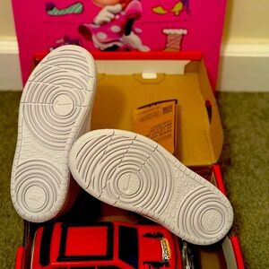 Nike Courts Borough !!!!Never worn  original box ready to be shipped next day.